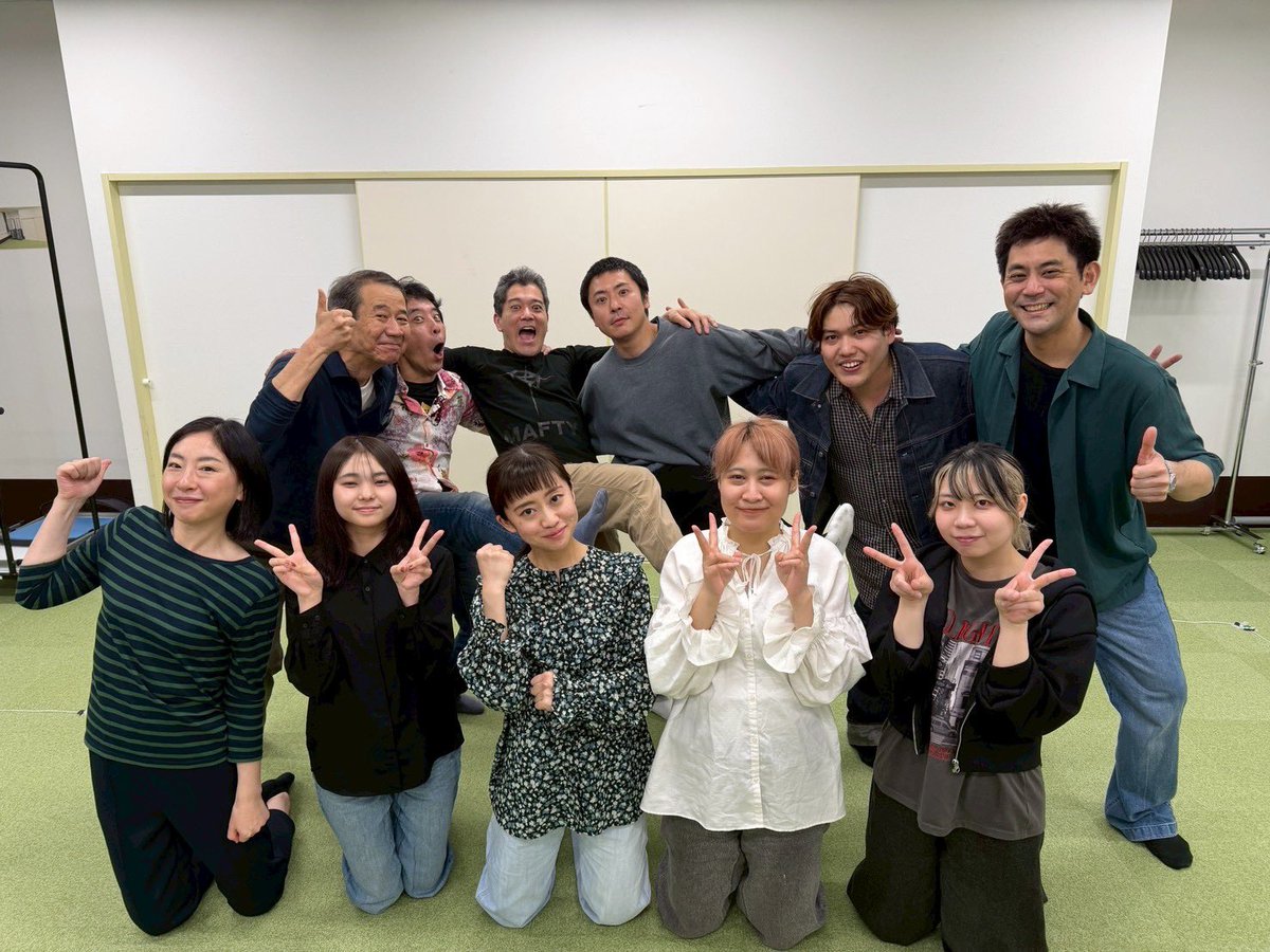 tk19590304's tweet photo. 本日初日です❗️

マチネは満席🈵です♪
ソワレはご案内出来ま〜す！

20代〜60代(誰じゃ❓)の
男女11名の個性派キャスト！

私の注目は50代3名の演技派
キャスト❗️

下北沢スターダストでお待ち
してます❗️
＃モァファン https://t.co/ccqdR14fPQ
