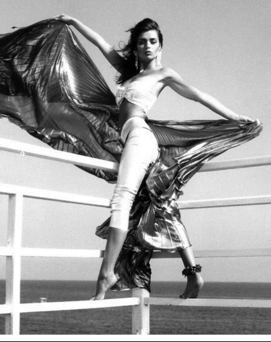 RealCarrieLeigh's tweet photo. @RealCarrieLeigh
Throwback Thursday
I modeled for this photo shoot in Malibu for a photo book of Los Angeles and Gallery Shows in the mid 1980’s
#Modeled #GalleryShows
#Malibu #1980s https://t.co/cpMDjEYyi9