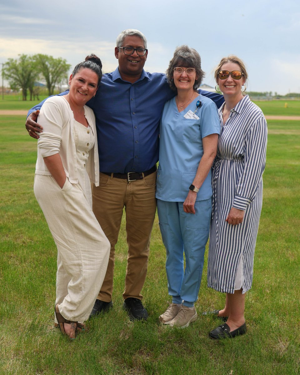 CovenantCA's tweet photo. Burgers, sunshine and the people who keep rural health care strong! 🌾

Yesterday at St. Joseph's General Hospital in Vegreville, we fired up the grill to celebrate Alberta Rural Health Week and the incredible teams who bring care closer to home every single day. #RuralHealthWeek https://t.co/jXNYF6pLwe