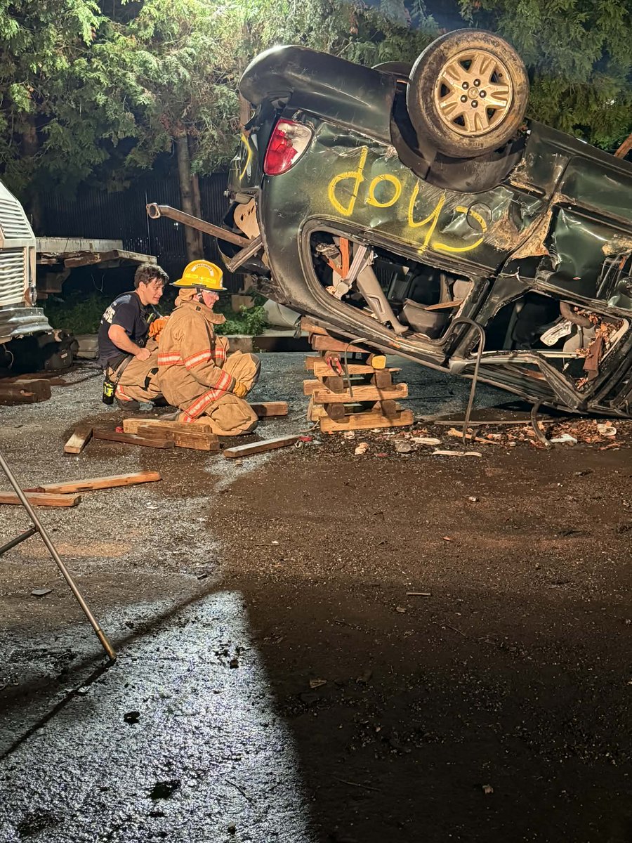 BCCRS's tweet photo. Monday Night Crew conducted Squad driver training, Squad tech training, forcible entry training, vent enter search, interior search and box cribbing training for volunteer firefighters preparing to ride the Rescue Squad. Everyday is a Training Day.
#firefighter #volunteer https://t.co/9v2IkOZuym