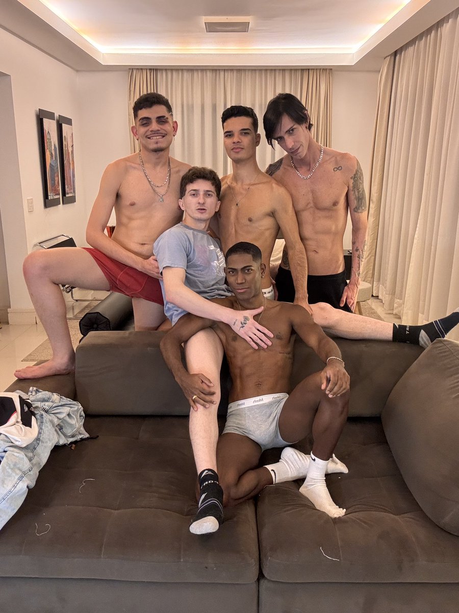 LeoandBryan's tweet photo. Aqui ninguém ficou de fora!
Consegue imaginar tudo o que fizemos? 🔥😈

@LeoandBryan
@vegatriplex
@Brenotwink
@ViegoSantiago https://t.co/Q2elmahgYd