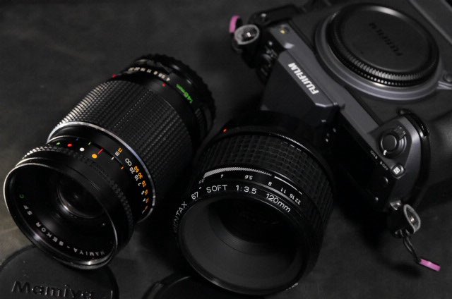 BarnackJh's tweet photo. 『MAMIYA-SEKOR SF C 145mm F4』
『PENTAX67 SOFT 120mm F3.5』
MAMIYA645用、PENTAX67用のSoftfocusレンズが揃った🙌🏻🔥
GFレンズの出来が良すぎて純正ばっか使ってるけどこうゆうのは別腹でござる☺️
#mamiya #mamiyasekor145mmsf #pentax67soft120mmf35 #softfocus #gfx https://t.co/gub2cDUBt8