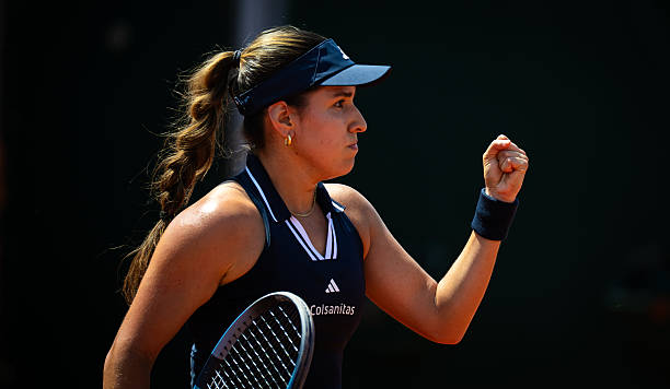 10_santigol's tweet photo. https://t.co/FclIJYEo4B
CAMILA OSORIO LOGRÓ UN TRIUNFAZO EN ROLAND GARROS Y CLASIFICÓ A LA TERCERA RONDA
Por : @10_santigol
#CamilaOsorio #RolandGarros #RolandGarros2026 #FrenchOpen #Tenis #WTA #TeamColombia #Colombia https://t.co/n7rNbF3MsZ
