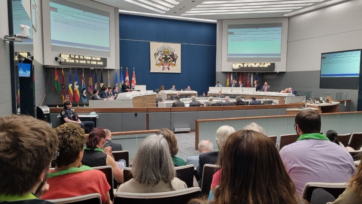 CommonGoodYYC's tweet photo. Safer Together passed at Calgary City Council by a 10–4 vote.

Thank you to everyone who shared stories, spoke at hearings, sent letters, and advocated for a safer Calgary.

And thank you to the Mayor and Councillors who voted in favour. 💚

#yyc #SaferTogether https://t.co/xxox8e37AE