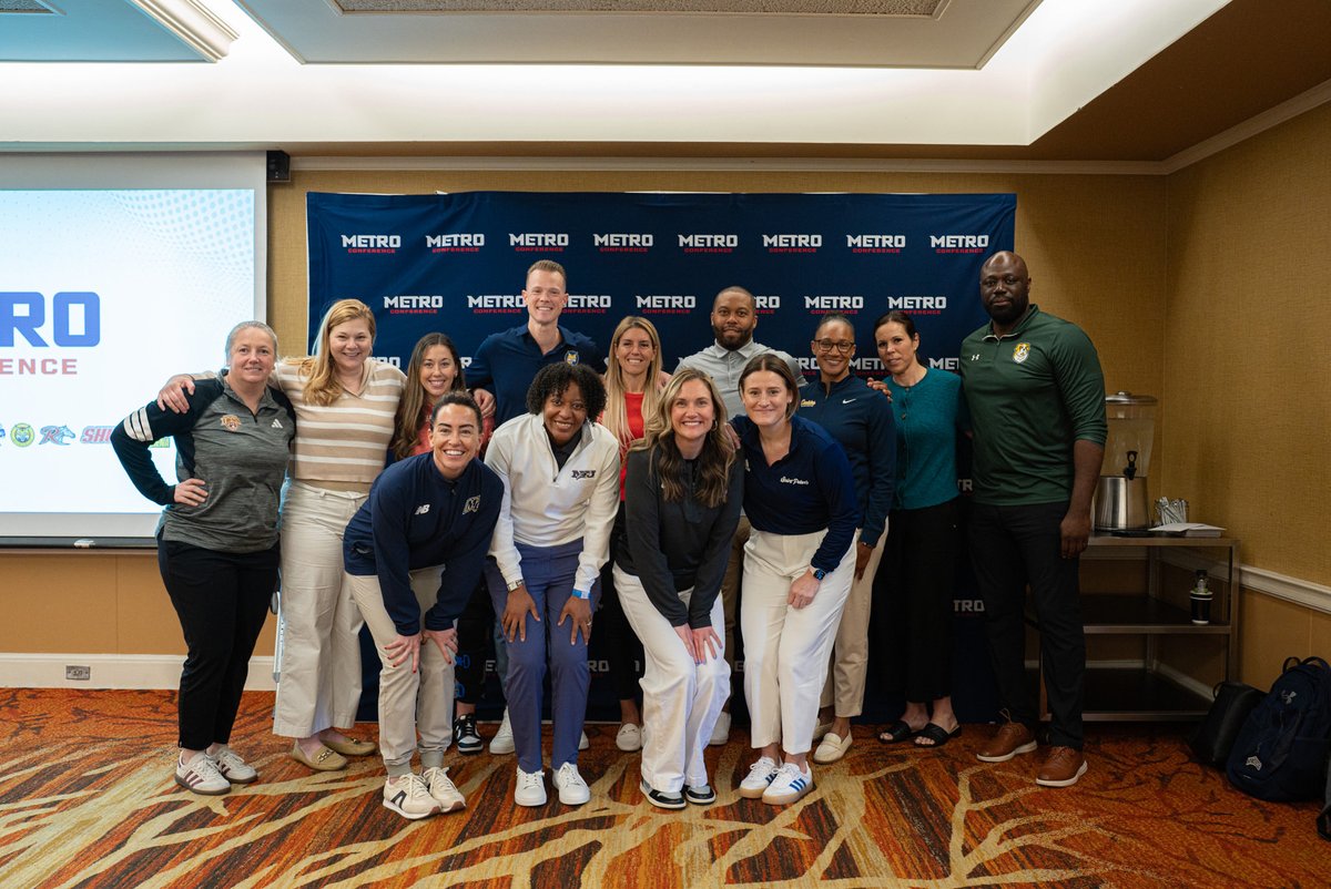 JenLeedham's tweet photo. The Metro WBB Coaches 💙 https://t.co/xobNv4xfVj