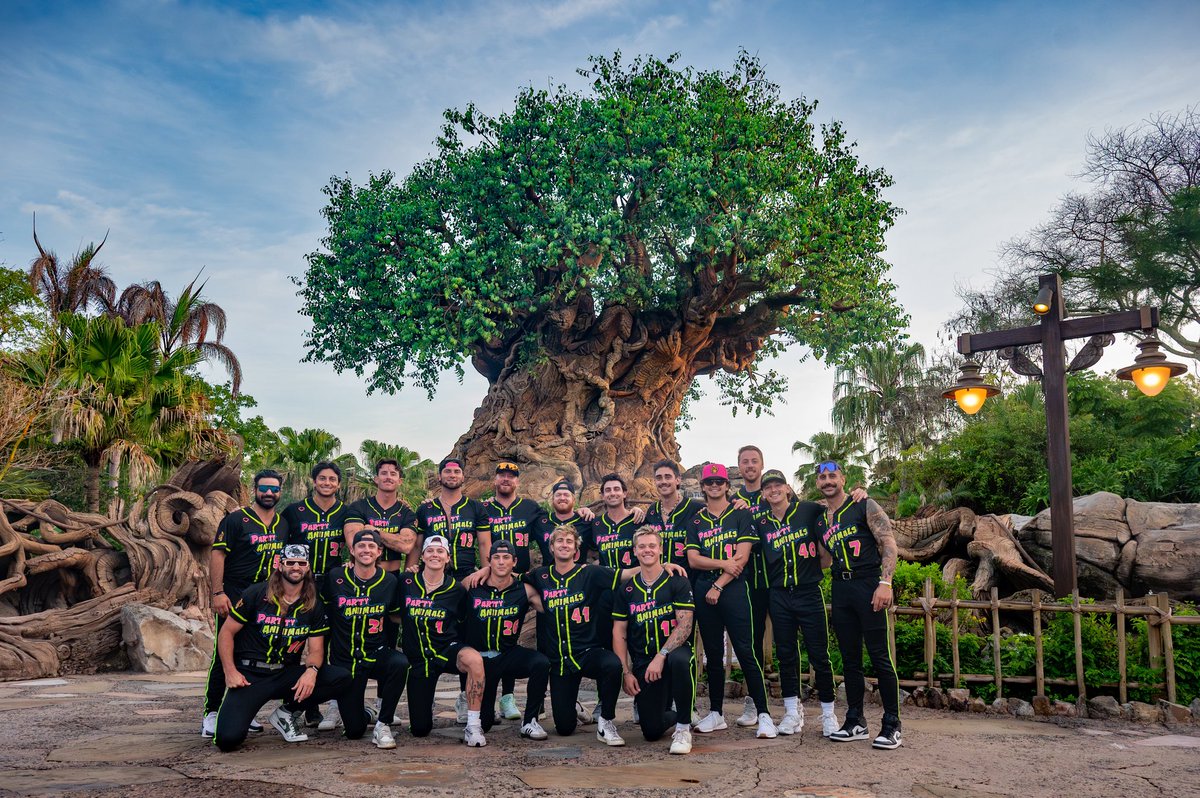 ThePrtyAnimals's tweet photo. Brought a little bit of the party to Animal Kingdom today😎 https://t.co/1LMa23liEw