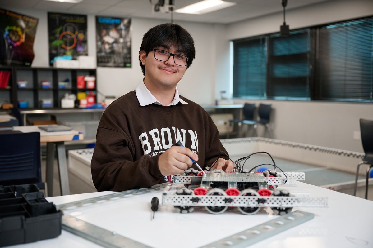 dallasschools's tweet photo. 🌟🎓Lasting Legacy: From translating for his family to @BrownUniversity, @HighschoolTj senior Alan O. hopes to create devices that break language barriers. 

Read more below: 
https://t.co/7jlmCdzUvy https://t.co/ZS2LR6ngj5