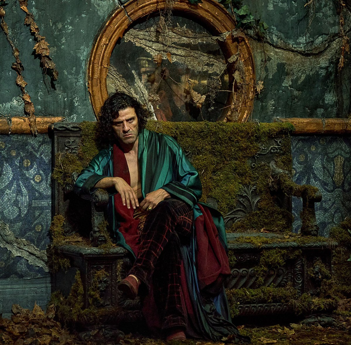 frankvnstein's tweet photo. No one's scowling half-naked like him https://t.co/DQhljLVnPf