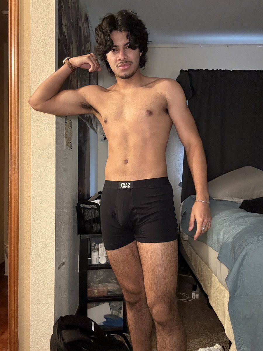 Gaelramii's tweet photo. someone make me cum #gaynsfw #hairylatino #dick #manass https://t.co/paisQ76WlA