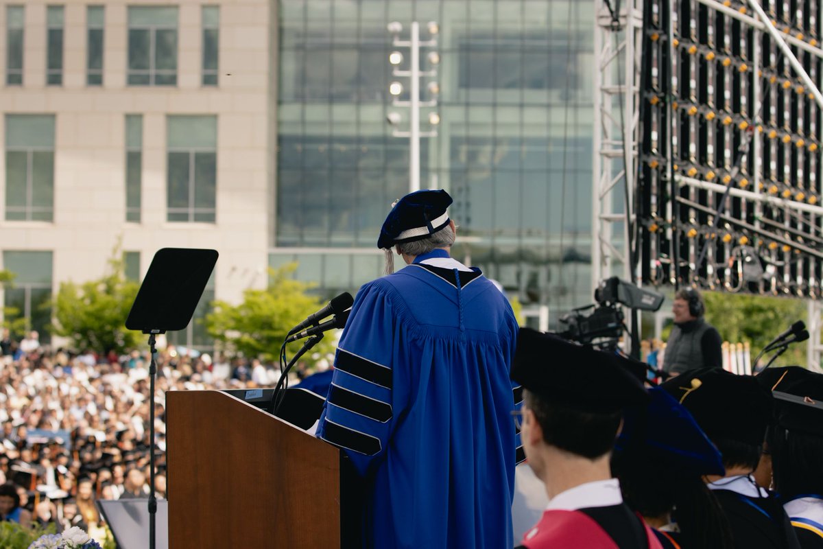 EdMarkey's tweet photo. Congratulations, @UMassBoston graduates. 

You are the future. https://t.co/GUla1HsQbf