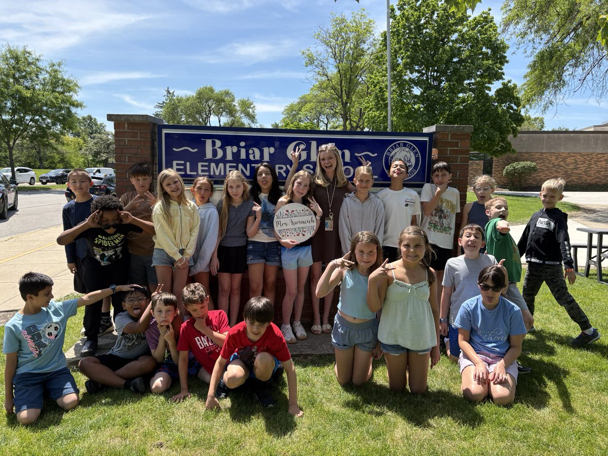 MrsKirincich's tweet photo. Another incredible year in 4th Grade. Have a great summer Bulldogs!❤️☀️🐾 https://t.co/AlyqmCVsnB