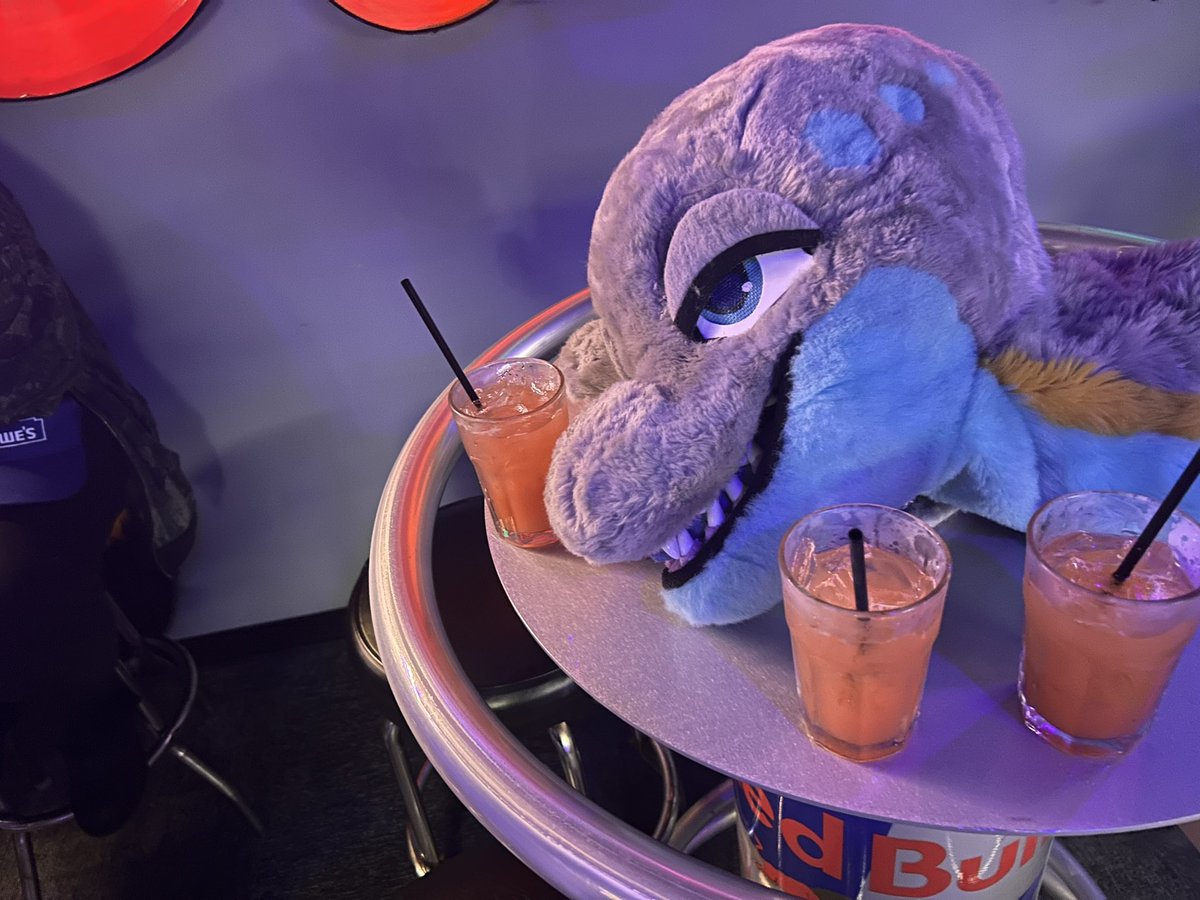 bluka_dolpher's tweet photo. Drunk Bluka 🥴 https://t.co/D40iFJlBux