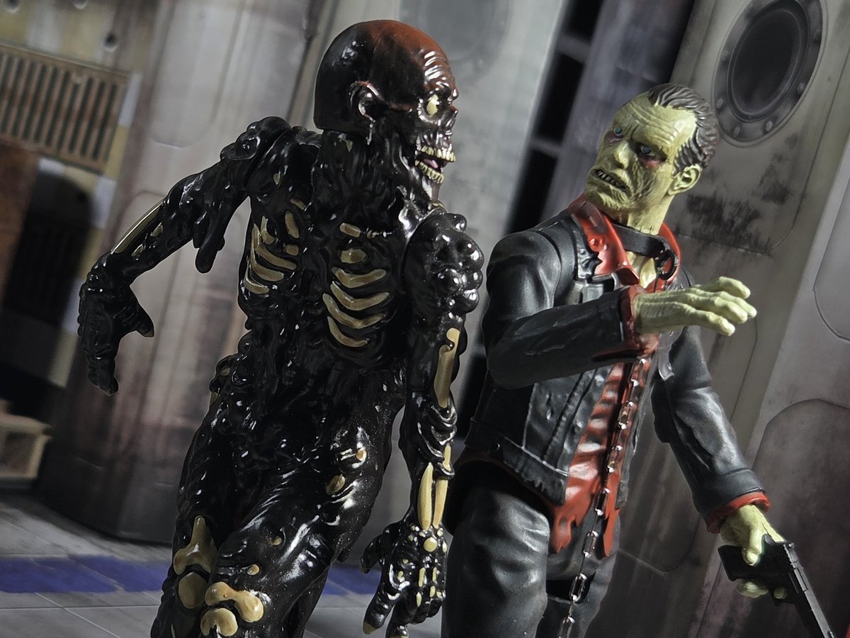 XombieZach's tweet photo. When a Romero zombie meets a Russo zombie.

#dayofthedead
#bub
#returnofthelivingdead
#tarman
#horror
#zombies
#toyphotography https://t.co/uk8QxGuXER