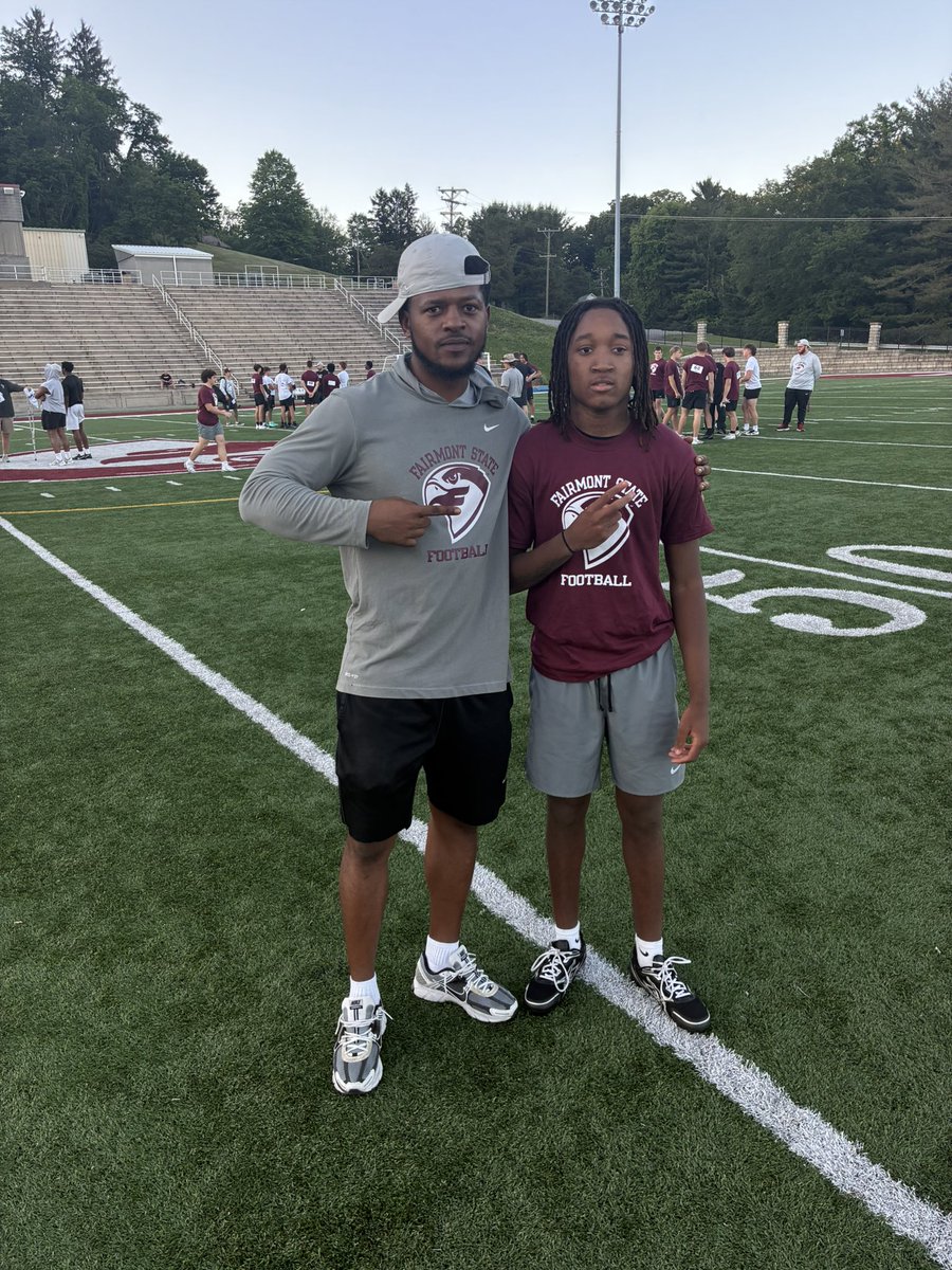 SMitchell304's tweet photo. After A great camp I’m blessed to receive my 4th offer from Fairmont State University @FairmontStateFB @1CoachKelley_ @jfields50 @HHHuskiesFB @HHHS_Sports @GordonCohagan https://t.co/1mLQ4WE1Kw