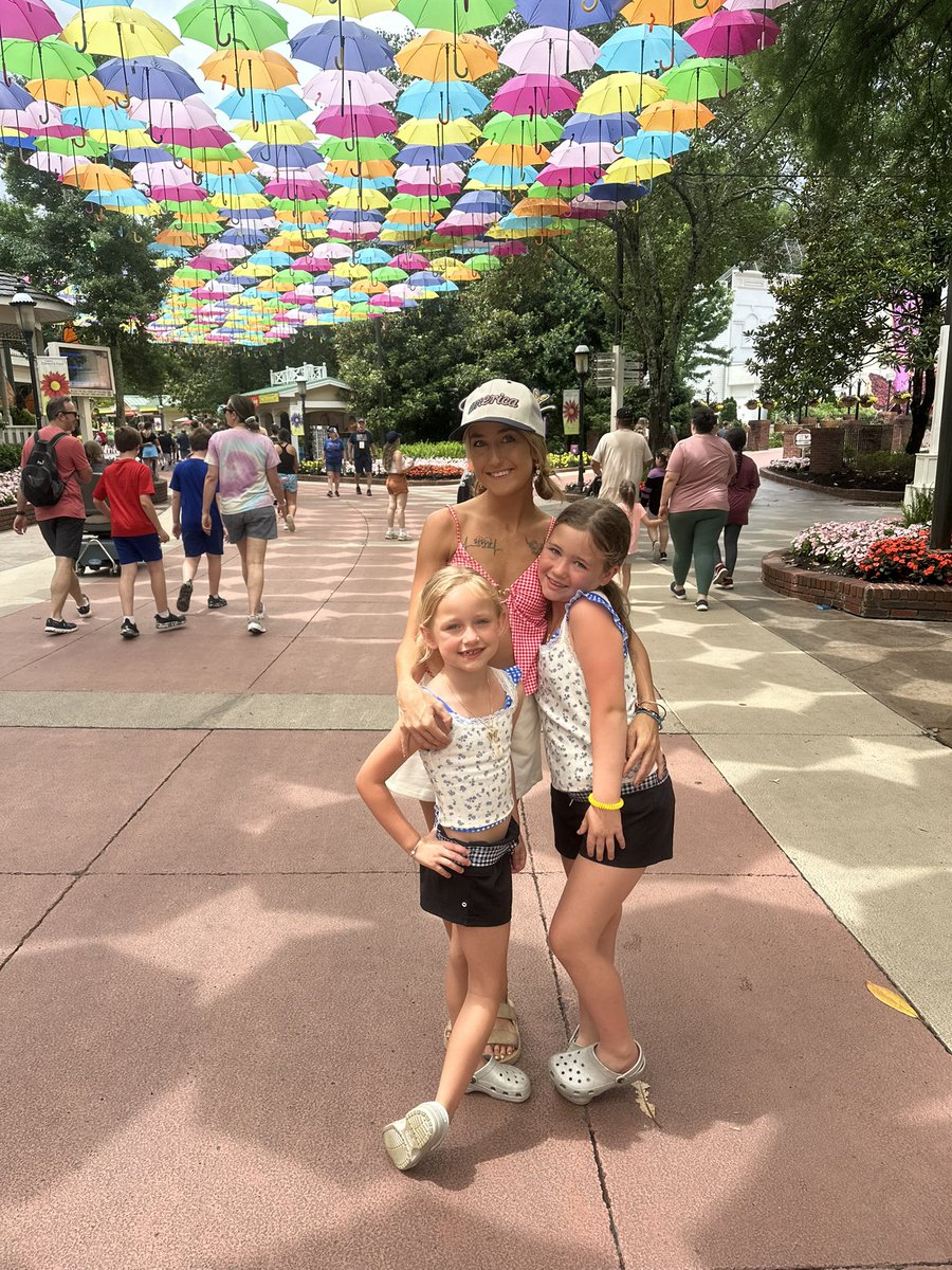 annaholmessss's tweet photo. Had the best time in the Dollyhood 🩷 https://t.co/PZEKGdYjSp