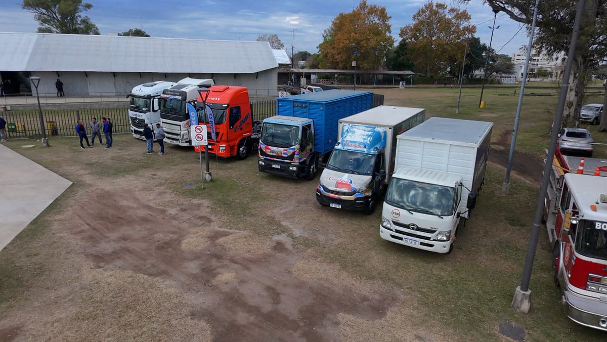 RedSegVial's tweet photo. #Rafaela 
Junto al Sindicato de Camioneros Santa Fe brindamos una jornada de capacitación para conductores profesionales 🚛

 👉🏼 El objetivo es generar conciencia acerca del riesgo y responsabilidad que representa la conducción de vehículos de gran porte y transmitir información sobre conducción segura.