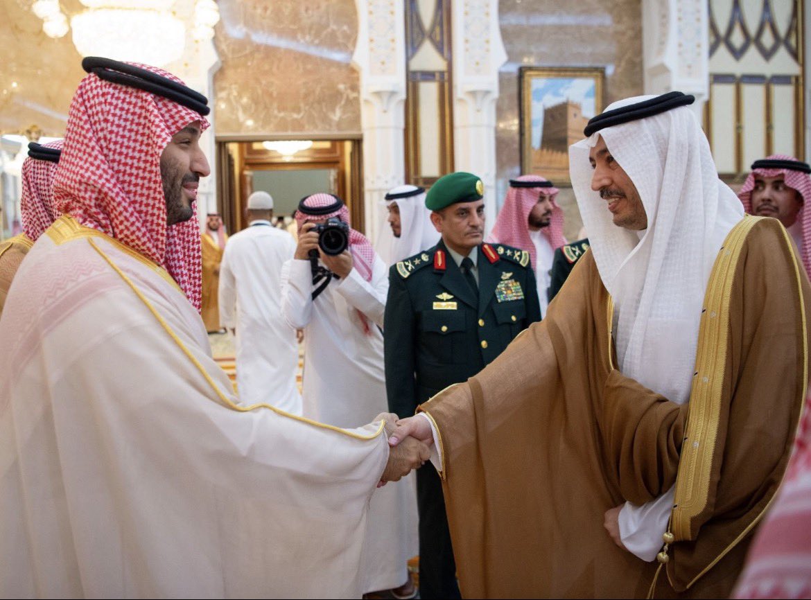 AMufleh's tweet photo. مدير قناة الإخبارية فارس بن حزام والسلام على سمو ولي العهد في استقباله للمهنئين بعيد الاضحى في قصر منى . https://t.co/wO0EP0XDSe