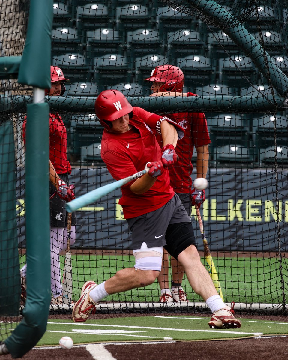 wsucougarbsb's tweet photo. Hello Eugene!
#GoCougs | #MadeOfCrimson https://t.co/t4ttSaoplR