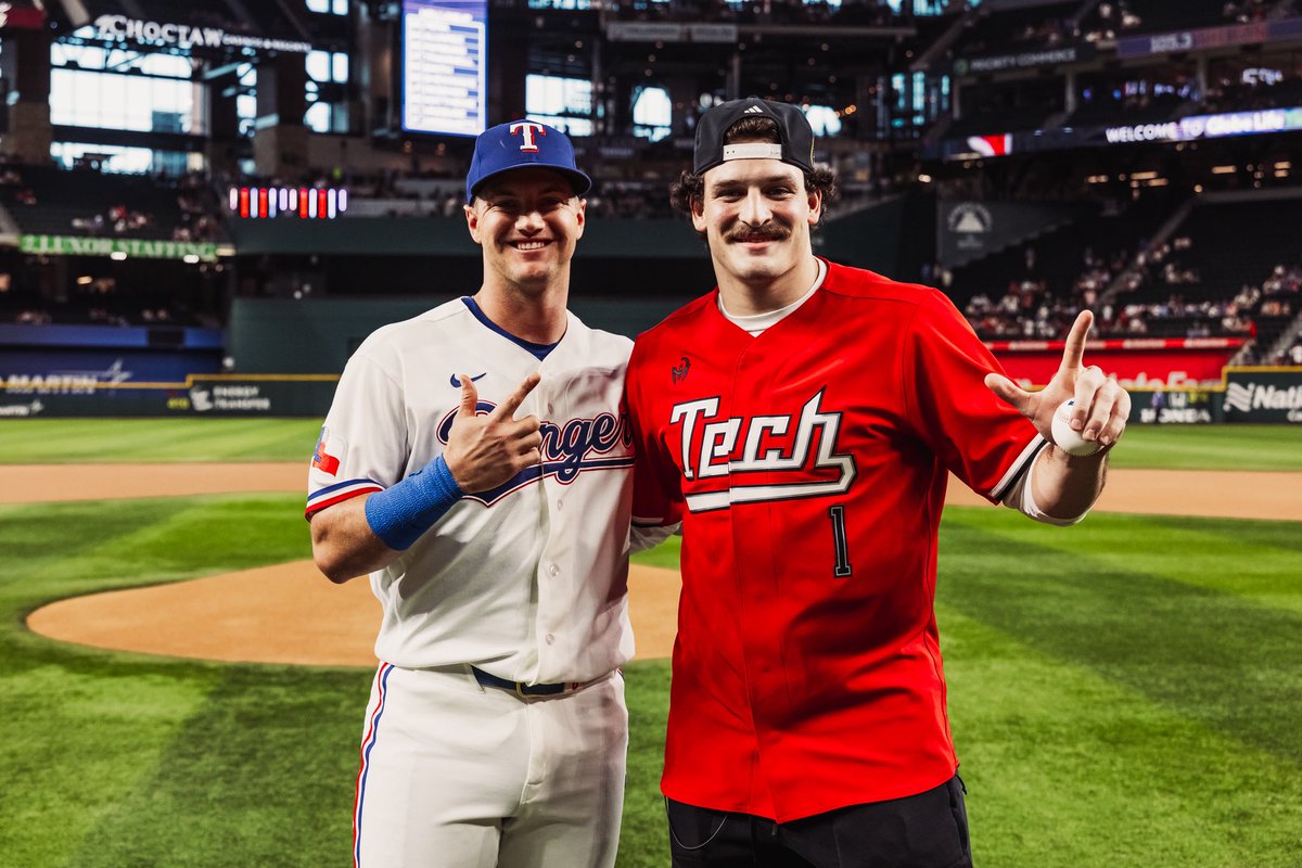 TTU_Baseball's tweet photo. Now it feels like Texas Tech night! 👆

#WreckEm | @JoeyMcGuireTTU | @josh6jung https://t.co/4WlgTAp2eY