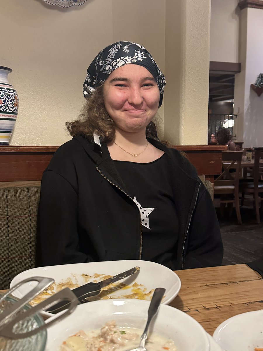 HollensbeAmanda's tweet photo. Tonight we took Braelyn to one of her favorite restaurants — Olive Garden — for a little send-off dinner before the next big chapter begins. 💜

Tomorrow, before the crack of dawn, Ben will drop us at the airport as Braelyn and I head to London to begin the #DCVax process.

It’s hard to believe we are finally here after everything it took to get to this point. We are hopeful. We are nervous. We are exhausted. But more than anything… we are ready.

Please keep Braelyn in your prayers as we begin this next phase of her fight. 🇬🇧💜

#DCVaxForBraelyn #BrainCancerAwarenessMonth #Glioblastoma #GBM #CancerResearch #DCvax $NWBO
