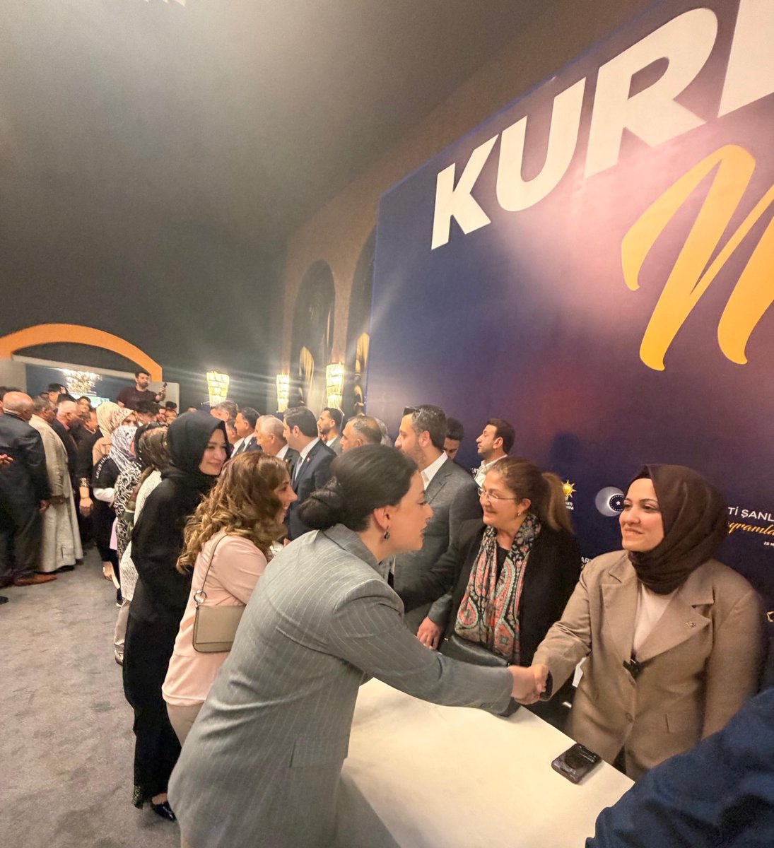 akkadnKarakopru's tweet photo. 📍AK Parti Şanlıurfa İl Başkanlığı Bayramlaşma Programı

Salonlara sığmayan sevdamıza; coşkulu katılımlarıyla ortak olan kıymetli hemşehrilerimize gönülden teşekkür ediyoruz. 
Birlik, beraberlik, kardeşlik ve muhabbet ikliminde bayramlaşmamızı gerçekleştirdik. 

@RTErdogan https://t.co/tDzs3iTC7r
