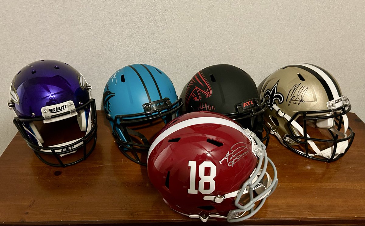 MBStidham's tweet photo. @DubMentality Just started collecting full-size lids two months ago, and now can’t stop. Display case on the way!🔥 https://t.co/Pm3lSsM3GK