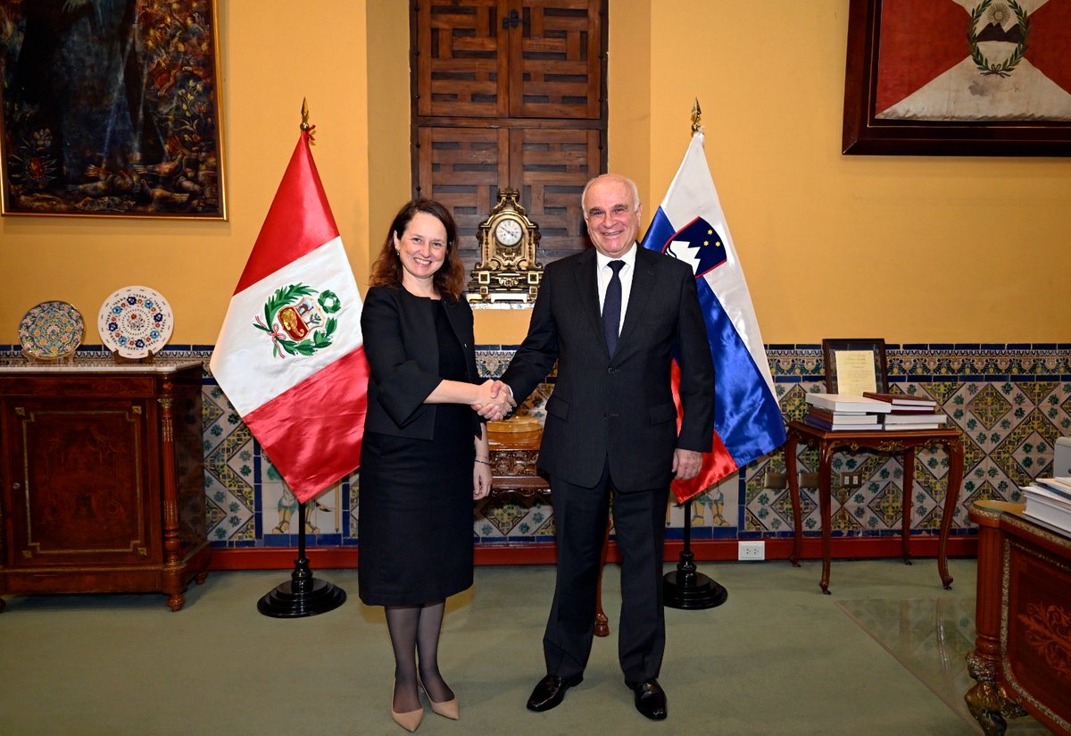 CancilleriaPeru's tweet photo. #NoticiasTorreTagle | En la fecha, el viceministro de Relaciones Exteriores sostuvo una reunión con la embajadora de Eslovenia 🇸🇮 , Tina Vodnik, concurrente desde Buenos Aires, con quien abordaron, en un ambiente de cordialidad, los importantes aspectos en los cuales ambos países están trabajando conjuntamente.