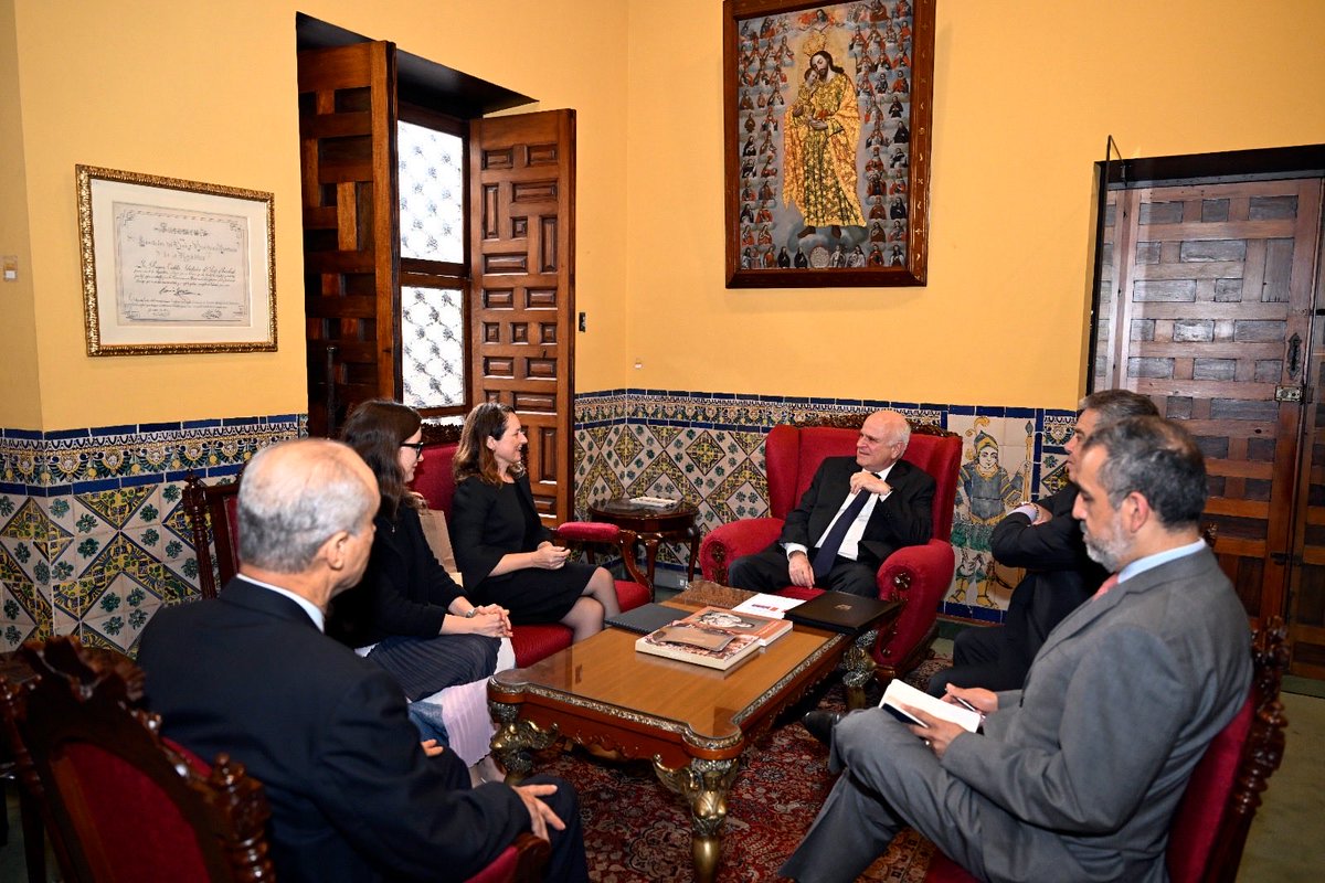 CancilleriaPeru's tweet photo. #NoticiasTorreTagle | En la fecha, el viceministro de Relaciones Exteriores sostuvo una reunión con la embajadora de Eslovenia 🇸🇮 , Tina Vodnik, concurrente desde Buenos Aires, con quien abordaron, en un ambiente de cordialidad, los importantes aspectos en los cuales ambos países están trabajando conjuntamente.