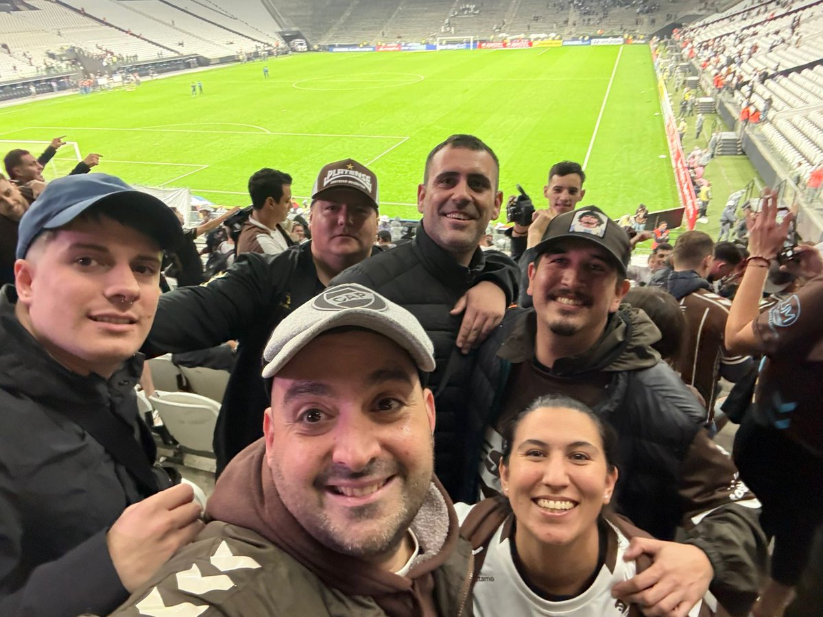 Lucascalamar87's tweet photo. Los pibes todos preparados para verte a vosss...🤍🤎🤍 https://t.co/JVdPDTVoJT