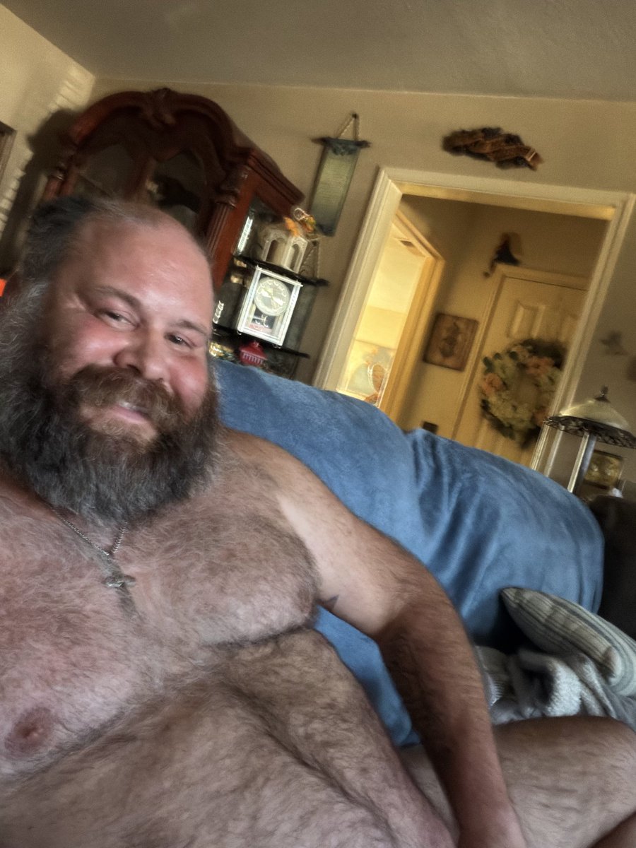 Cubster3550's tweet photo. WHERES MY HUSBAND? lol https://t.co/fUDYOg0jEE
