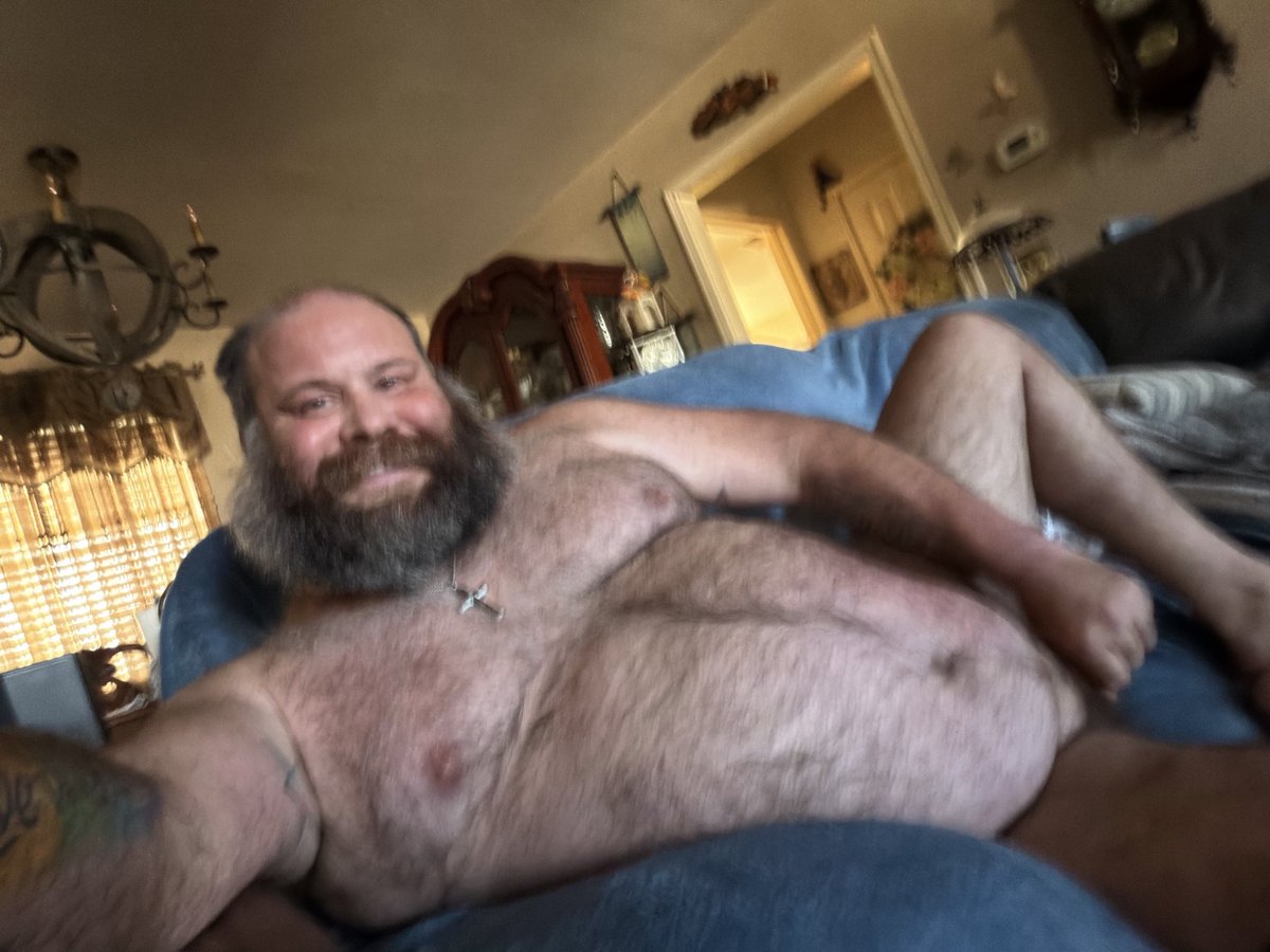 Cubster3550's tweet photo. WHERES MY HUSBAND? lol https://t.co/fUDYOg0jEE