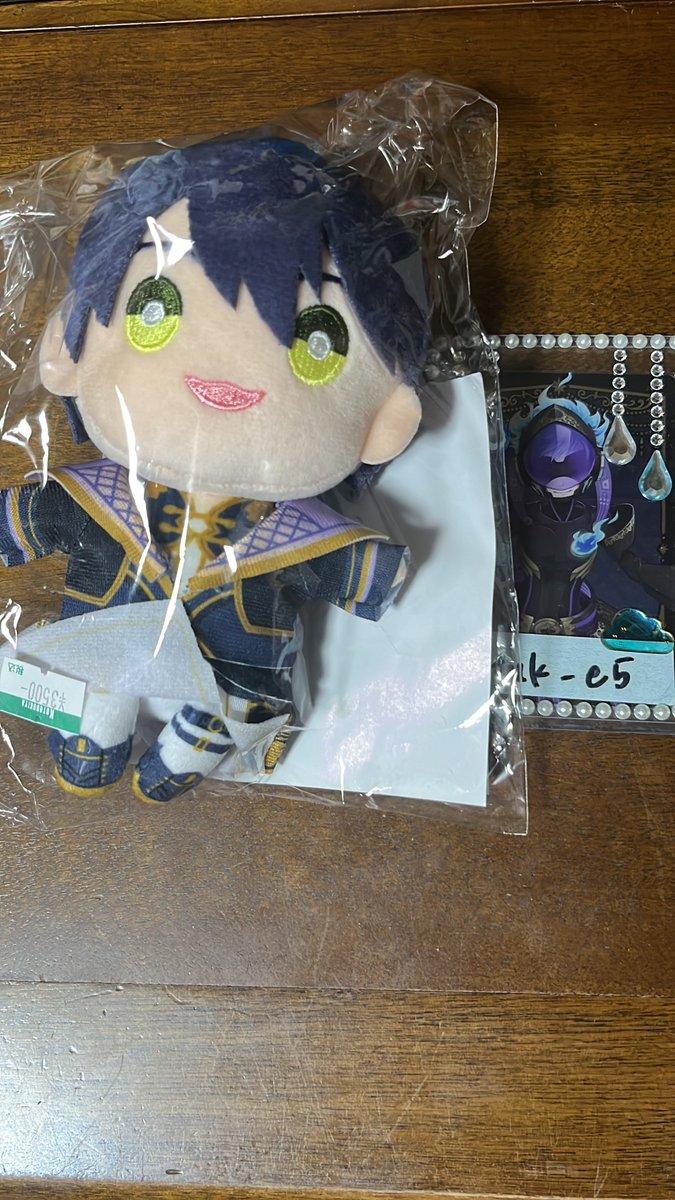 tuk_e5's tweet photo. <譲渡> にじさんじ にじぬい 共通衣装

<譲>画像参照

<求> 定価+送料

間違えて２個購入してしまったためお譲り先を求めています。
検索からもお気軽にどうぞ https://t.co/6pbPdkJH2d