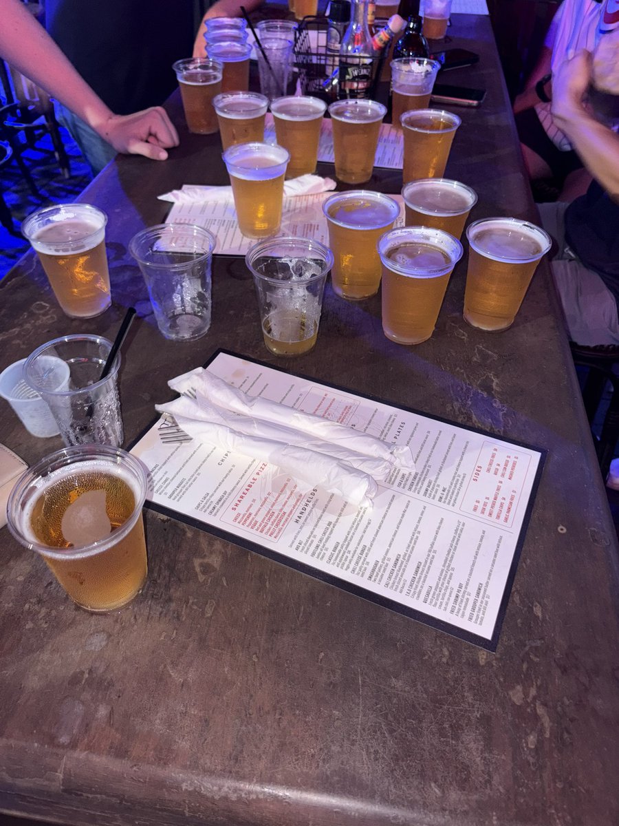 maxglenn21's tweet photo. This one’s for you Harambe 🍻 https://t.co/AVcCVcefHJ