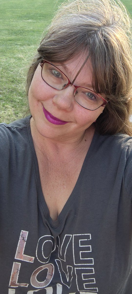 MalloryPostvity's tweet photo. Tired today, worked late last night 😊 Happy Thursday ❤️ https://t.co/oGoDJDl3C8