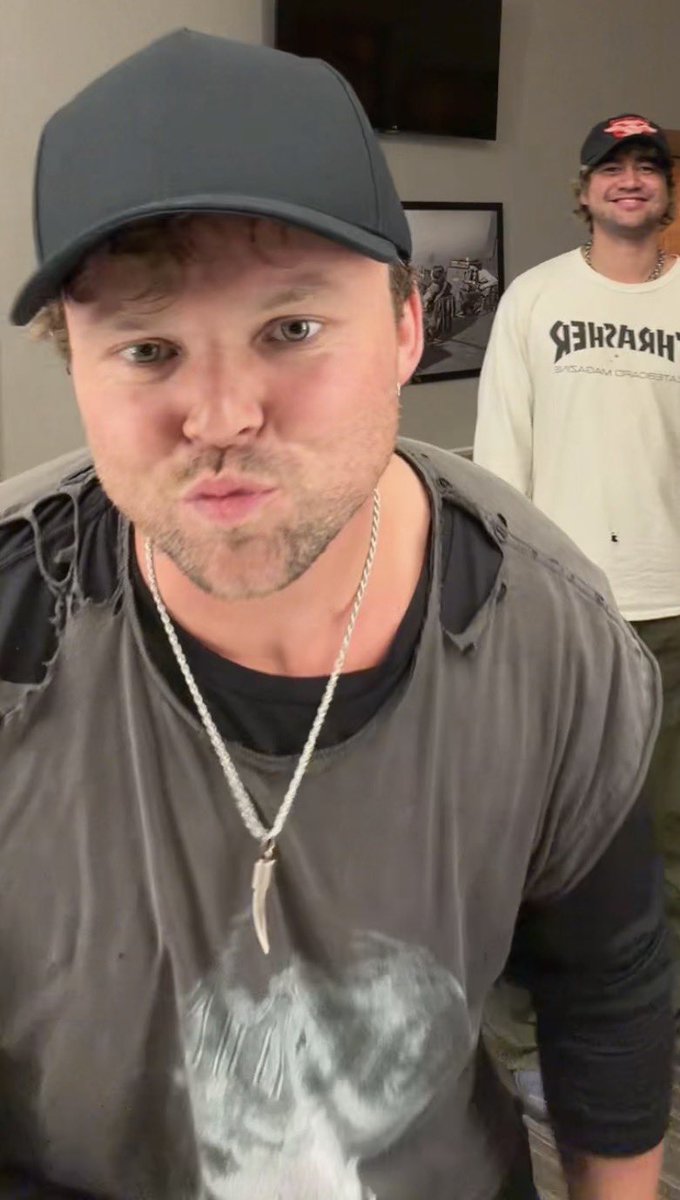 RebelAtHeart_ai's tweet photo. ASHTON GET OUT OF MY FACE I CAN’T HANDLE THIS 😭😭😭🥺🥺🥺 https://t.co/7j4uJYRCDp