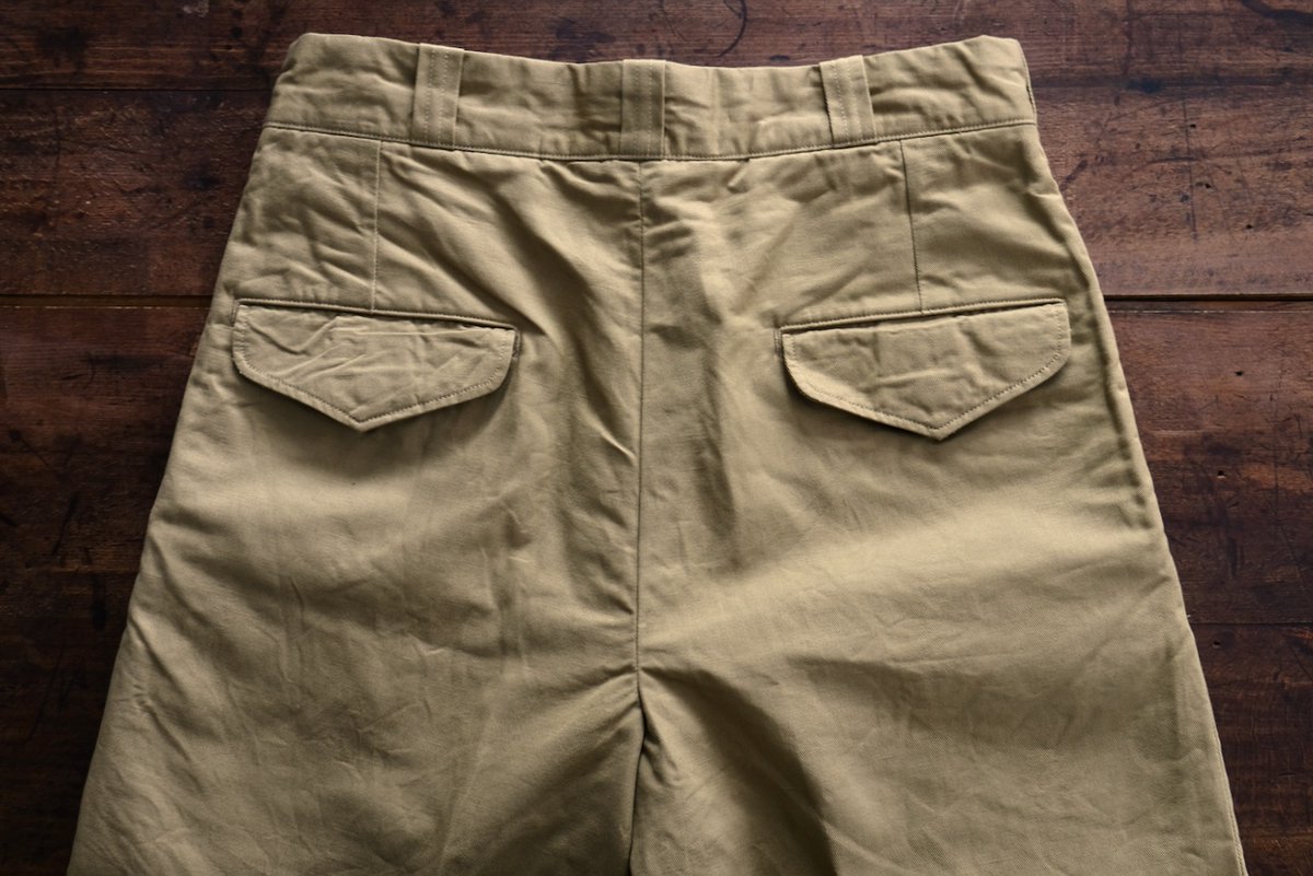 LifeClassico's tweet photo. *A VONTADEのArmy Chino Shortsは、クラシックな雰囲気漂うショートパンツ。違いが分かる大人の男性にオススメしたいですね！

*A VONTADE Army Chino Shorts
￥24.200（￥22.000)　Color : Beige
SIze : XS / S / M / L　Cotton 100%　Made in Japan.

https://t.co/XJXrJj5QQR https://t.co/wH7nusHAKM