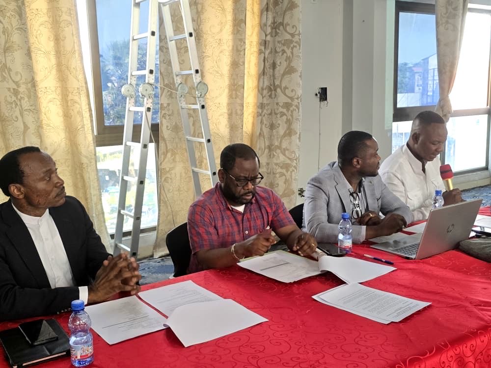 CMoneeko's tweet photo. 🔴 Kinshasa tourne une nouvelle page fiscale.

La DGTK et la DGIPK devraient bientôt voir le jour pour renforcer la collecte des taxes et impôts de la capitale.

Le gouvernement provincial assure que les droits des agents seront préservés et que ces réformes permettront de mieux financer le programme #KinEzoBonga.

#Kinshasa #Fiscalité #DanielBumb