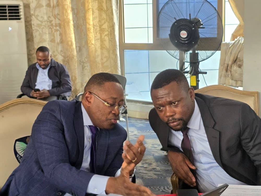 CMoneeko's tweet photo. 🔴 Kinshasa tourne une nouvelle page fiscale.

La DGTK et la DGIPK devraient bientôt voir le jour pour renforcer la collecte des taxes et impôts de la capitale.

Le gouvernement provincial assure que les droits des agents seront préservés et que ces réformes permettront de mieux financer le programme #KinEzoBonga.

#Kinshasa #Fiscalité #DanielBumb