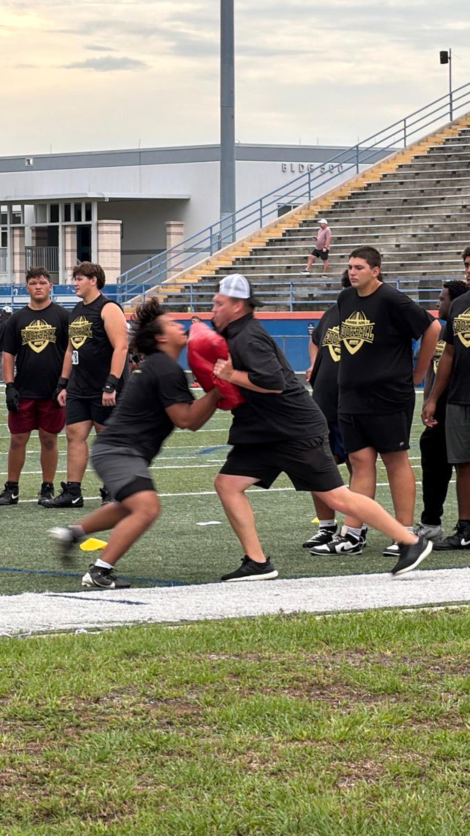 SamuelC4853's tweet photo. Big thank you to @UNCP_Football for the camp invite and great meeting @CullenLCasey and @CoachChris_Russ 
@coachtgulla @VieraHawks @ChrisMurph72 @Coach1Mario @CoachC_Nichols @DraftDiamonds @larryblustein @OLDLUNI
@One11Recruiting https://t.co/Ai27o4lf1n