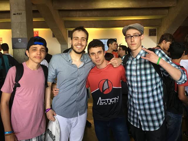 4LaNlol1's tweet photo. Live das minorias online https://t.co/OxMrojoTa3
