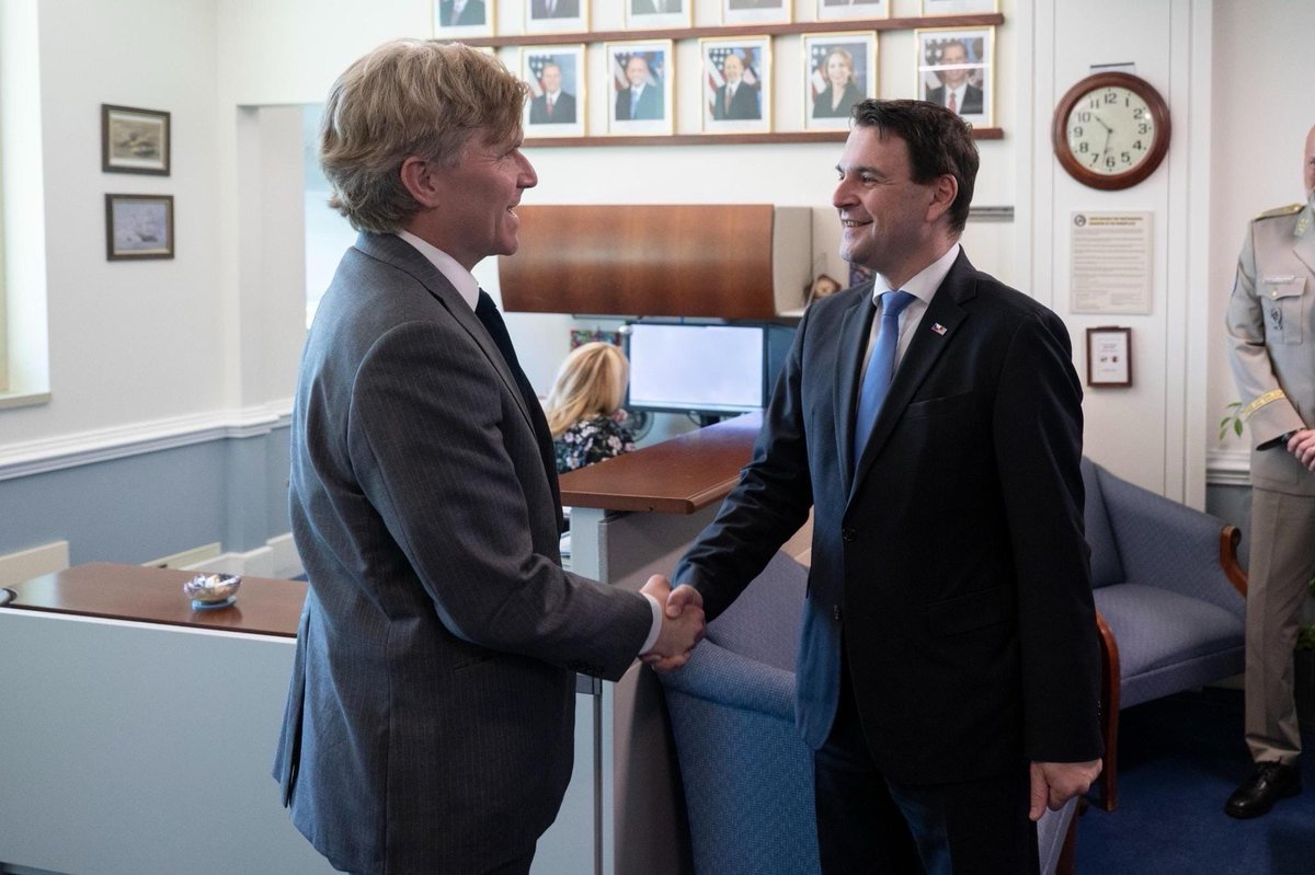 CzechMFA's tweet photo. Another part of Foreign Minister Macinka’s programme in Washington led to the Pentagon 🇨🇿🇺🇸, where he met with Under Secretaries of War Elbridge Colby and Michael Duffey. https://t.co/q3d8ZLjlAE