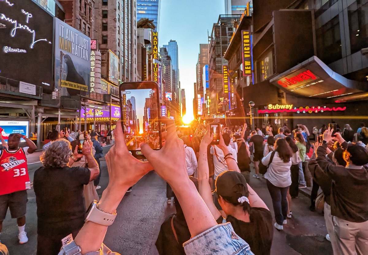 GaryHershorn's tweet photo. Manhattanhenge sunset along 42nd Street in Times Square in New York City, Thursday evening #newyorkcity #nyc #newyork #manhattanhenge #sunset @timessquarenyc https://t.co/aXPg5fRtTG