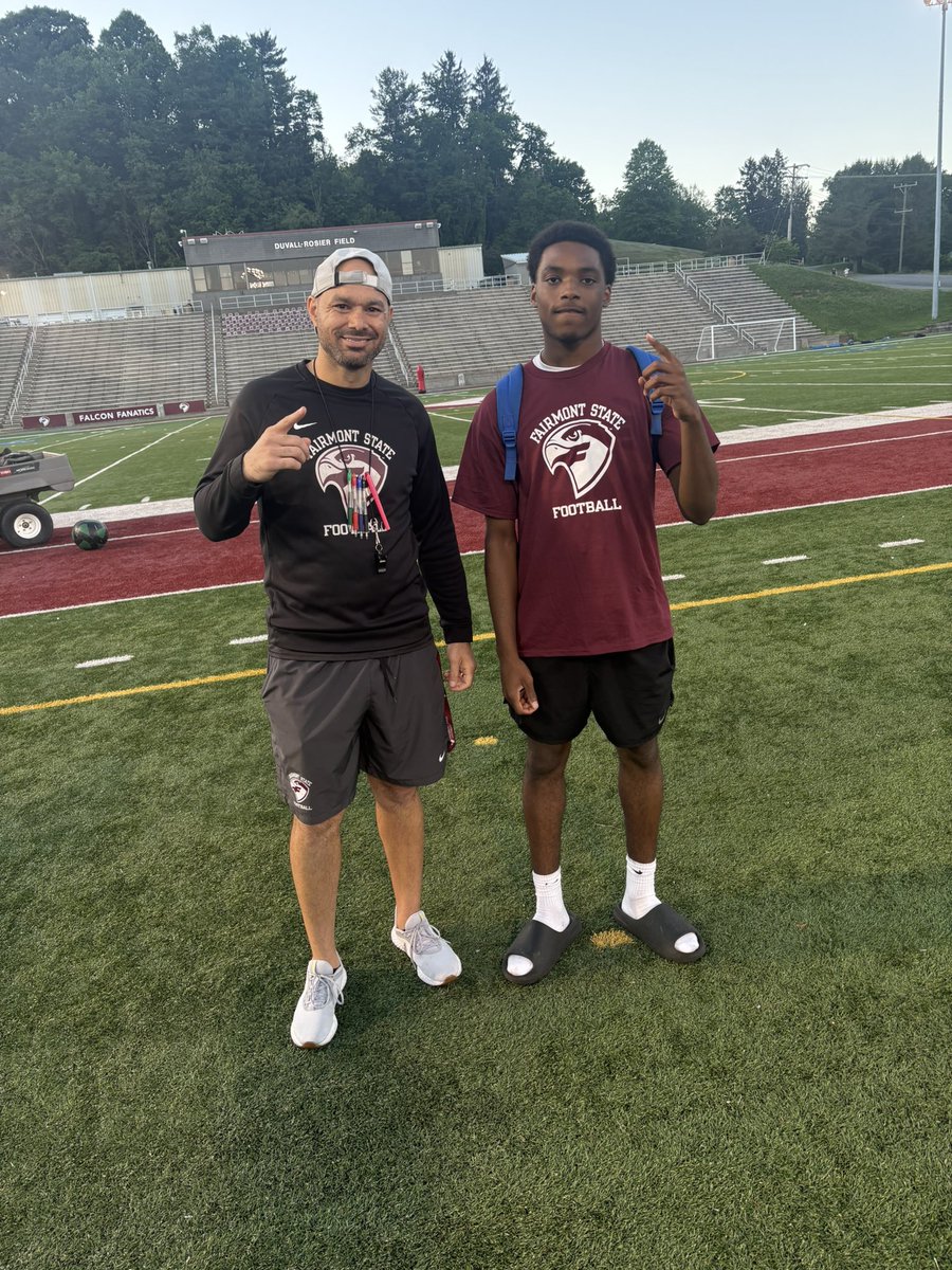 rush_turay's tweet photo. after a great camp l am extremely blessed to receive my 2nd offer from @FairmontStateFB #AGTG @CoachBLemon @jfields50 @RecruitTheRiver @HHHuskiesFB @PrepRedzoneWV @CoalfieldsCo https://t.co/JB2xEWPcCS