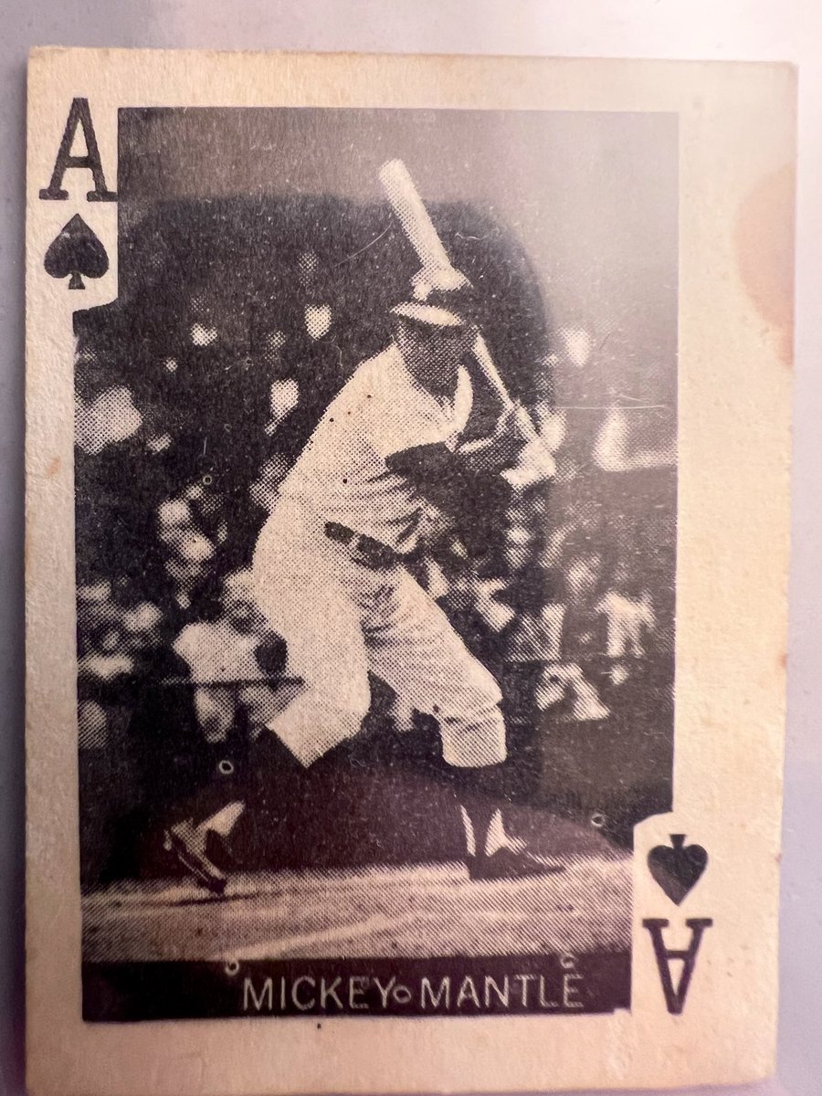 FletcherC1's tweet photo. Just found this in a box - 1969 globe imports Mantle @CardPurchaser @Timwalkonwater2 @flamadiddledoo https://t.co/NQ6lmVWLau