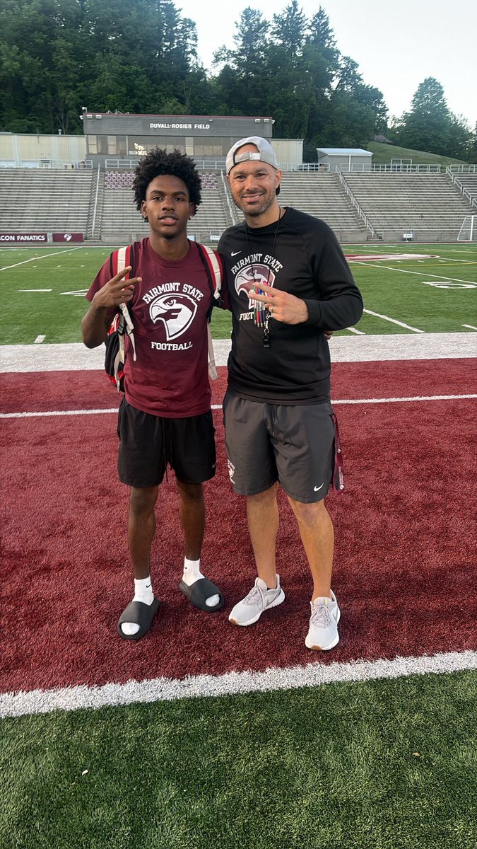 LWJr304's tweet photo. Thankful and blessed to receive my 2nd offer from @FairmontStateFB as a WR @CoachBLemon @jfields50 @HHHuskiesFB @CMAnderson247 @PrepRedzoneWV @CoalfieldsCo @HHHS_Sports @coachelichter @247Sports @rivalskeenan https://t.co/VKaotnLeBM