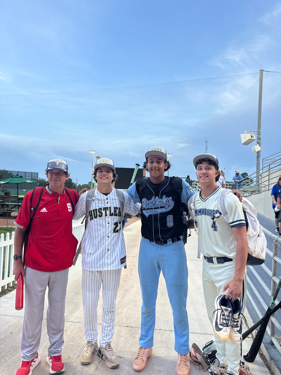 TeamCarroll08's tweet photo. Repping the 321 @FACACoach https://t.co/58vc8D1OaB