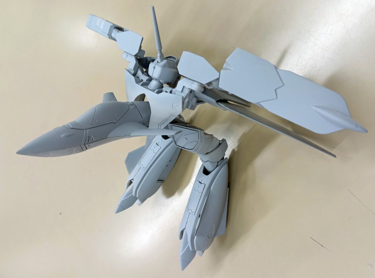 aoshimacharapla's tweet photo. 本配信では静岡ホビーショーにて発表された『1/72スケール VF-11B サンダーボルト』について、3段変形に関する回答も含め、3D出力原型にて改めてご紹介しております。
現在も引き続き、「変形の楽しさと各形態バランス」に注力して細部に渡って最終調整をしております。
ぜひ皆様ご視聴くださいませ。
#アオシマ　#マクロスモデラーズ
