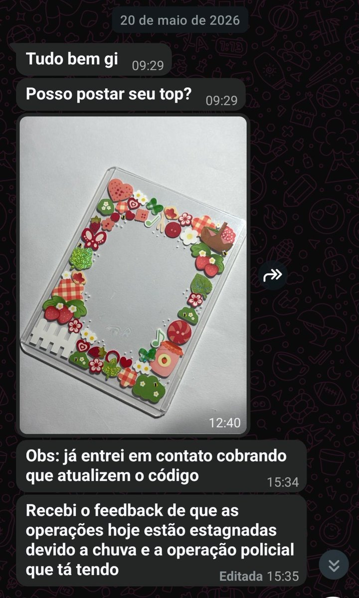 ggukthvcollect's tweet photo. dia 20 de maio ela me manda a foto do toploader (???) que absolutamente NAO TEM NADA HAVER COM O QUE EU PEDI 🤡

obs: ela diz ja entrei em contato p que atualizem seu pacote pq adivinhem so o código ainda NAO tinha atualizado 

(foto da ref que tinha q levar um furo + uma frase) https://t.co/OoxDKj2i06