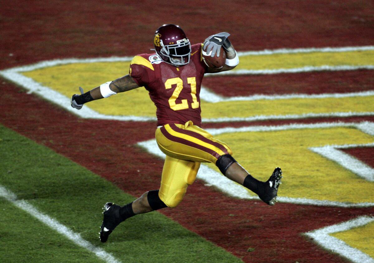WCCSG_'s tweet photo. Who remembers watching LenDale White play at USC? ✌️ https://t.co/nbW3IknYO6