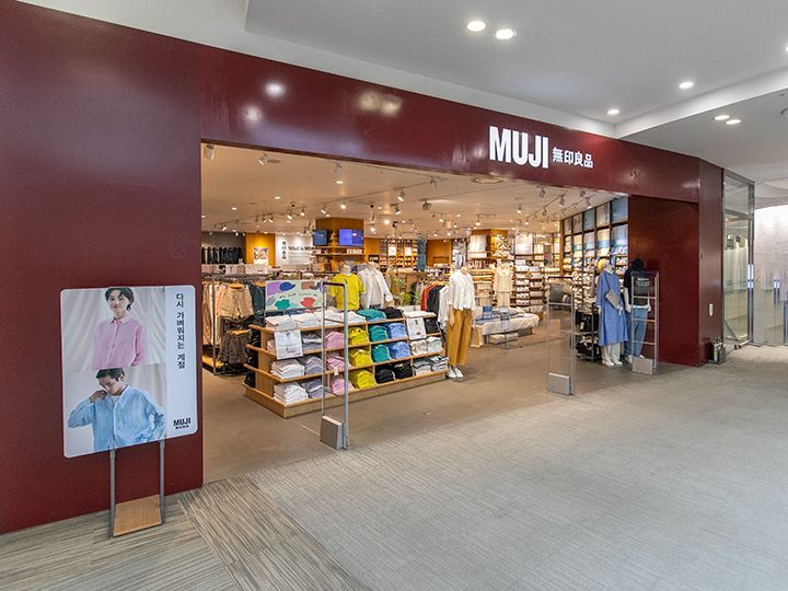 konest's tweet photo. 【無印良品(MUJI) 金浦空港店】

#金浦空港 直結のショッピングモール「ロッテモール」にもある #無印良品 ✈️

帰国前、韓国限定の食品シリーズをお忘れなく💡

▶️つづきを読む
https://t.co/Fbfe9Igioe https://t.co/IcX43f8GDr